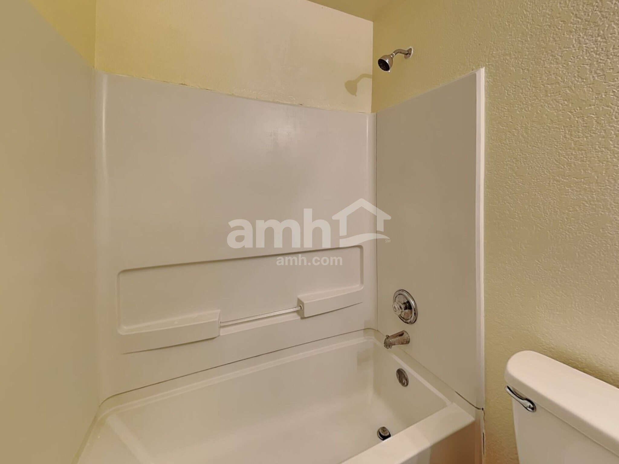 Building Photo - 9314 Silver Vis