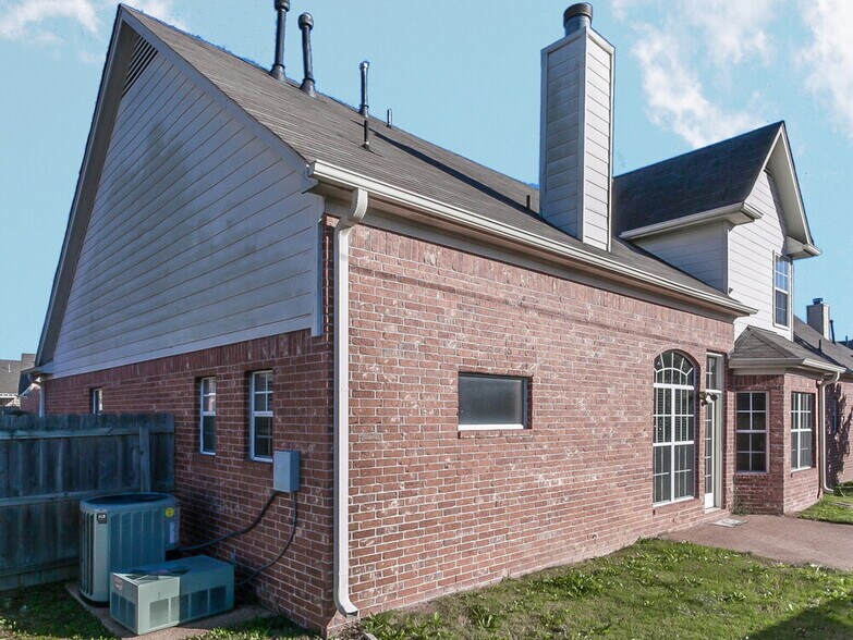Building Photo - 1625 Blackalder Cove
