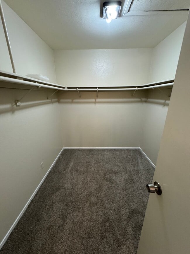 Building Photo - Rio Road Condo