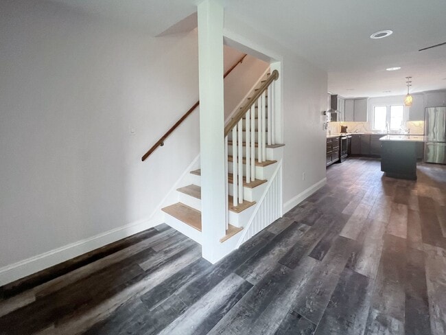 Building Photo - Gorgeous and newly renovated townhouse-sty...