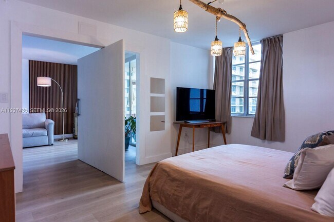 Building Photo - 6801 Indian Creek Dr