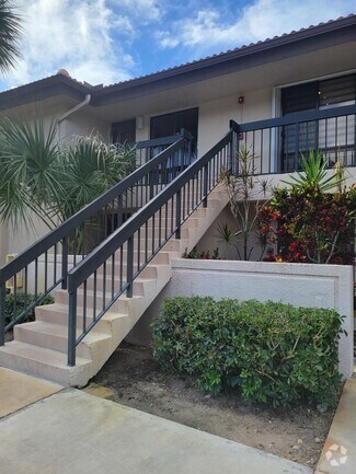 Building Photo - 5151 W Club Cir