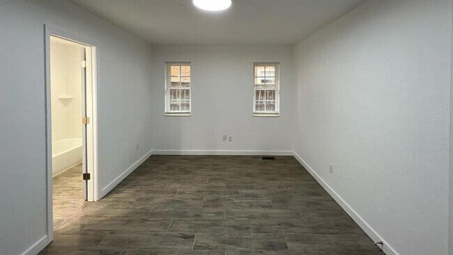 Building Photo - 12510 Maple Ridge Rd