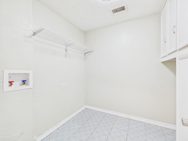 Building Photo - 5125 SW 16th Ave