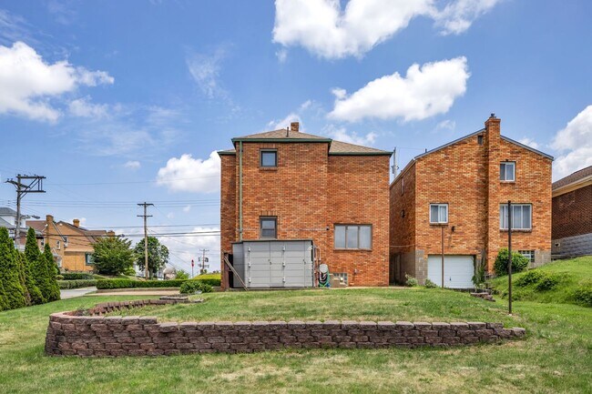 Building Photo - 1002 Fordham Ave