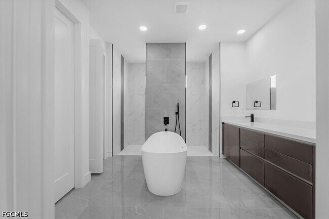 Building Photo - 3812 NW 38th St