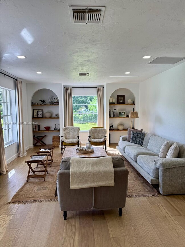 Building Photo - 625 Whippoorwill Terrace