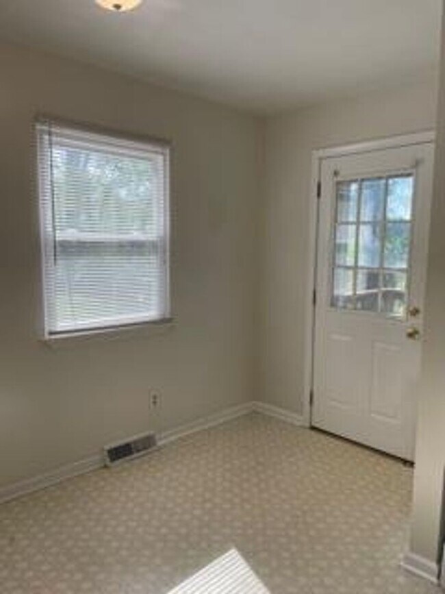 Building Photo - 770 Welton Ave SW