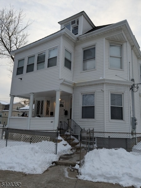 Building Photo - 32 Vreeland Ave