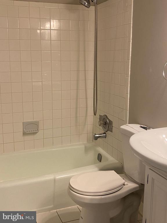 Building Photo - 8326 Glastonbury Ct