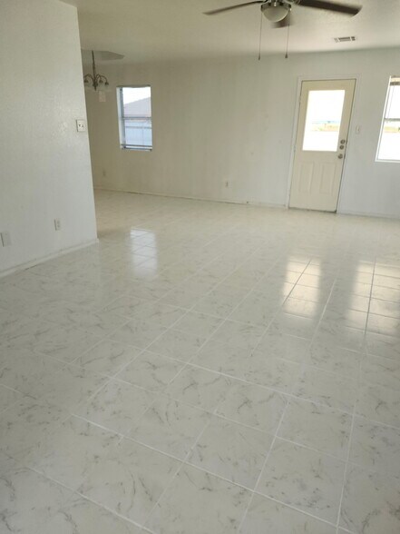 Building Photo - 4305 Hank Dr