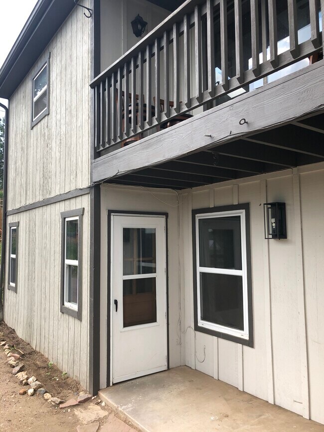 Building Photo - 30803 Hilltop Dr