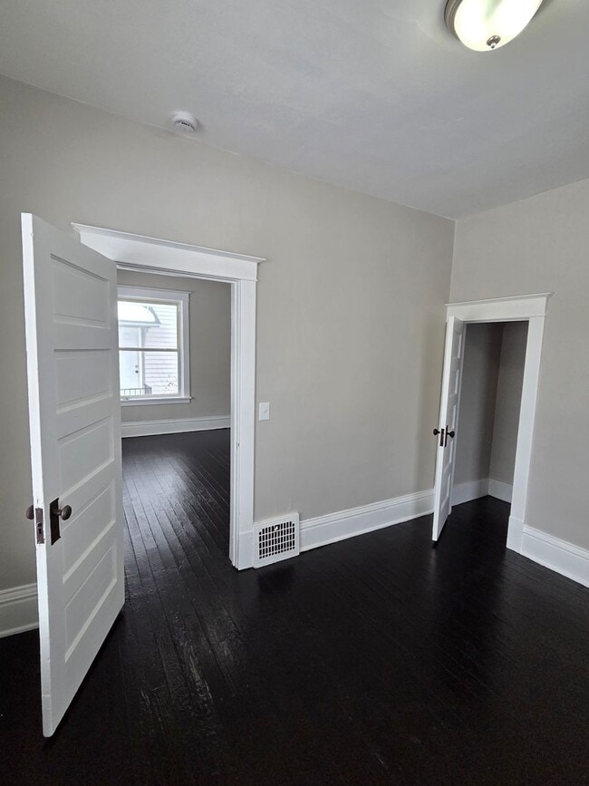 Building Photo - 2 bedroom, 1 bath house