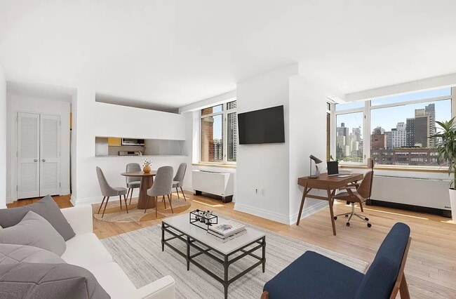 Building Photo - Upscale Unit with Modern Finishes