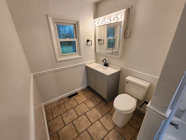 Building Photo - Shawnee Country Rental – 3 Bed, 1 Bath Hom...