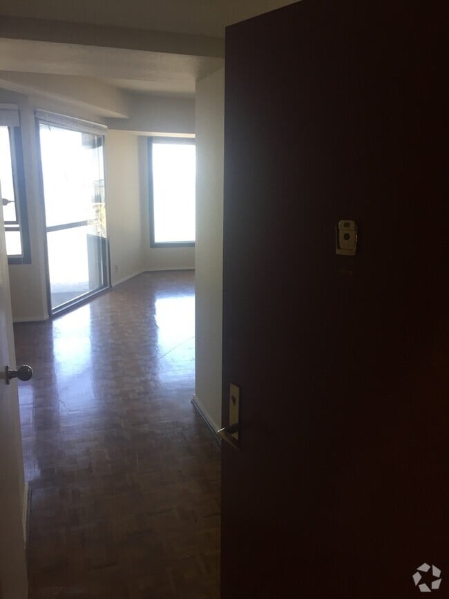 Building Photo - Enjoy sweeping views of the bay and Golden...