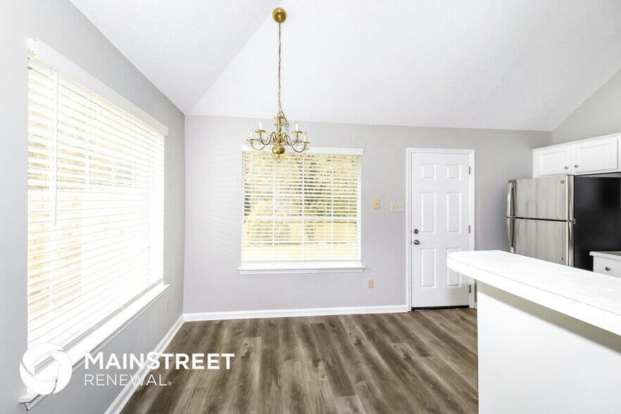 Building Photo - 3761 Clarion Dr