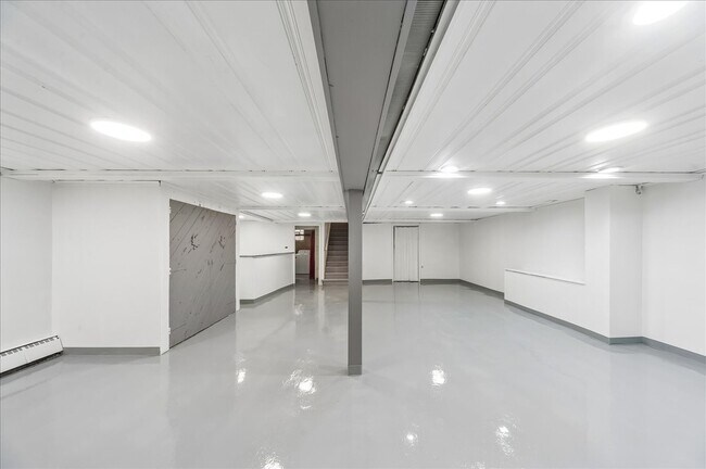 Building Photo - 5020 Coyle Ave