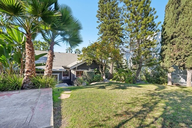 Building Photo - 1044 Manzanita St