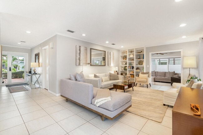 Building Photo - 10 Sailfish Ln