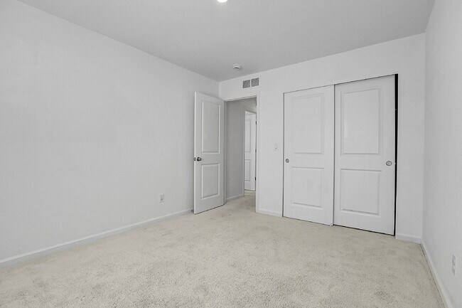 Building Photo - $2,995.95,  4-bed, 3.5-bath, located in Aurora with beautiful finishes.