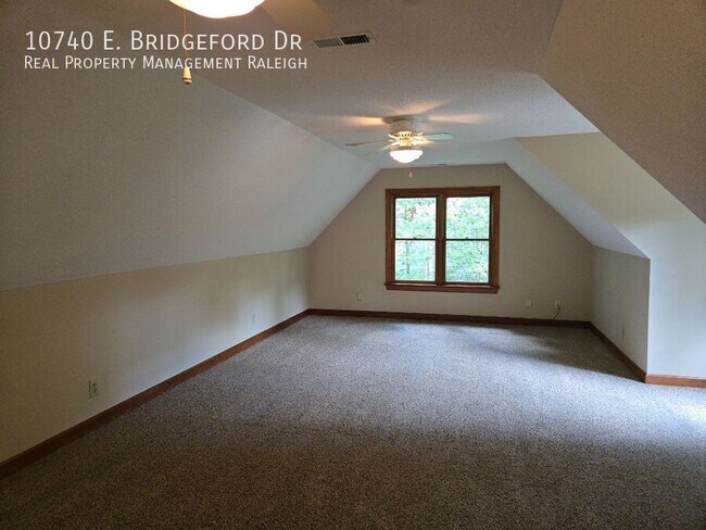 Building Photo - 10740 E Bridgford Dr