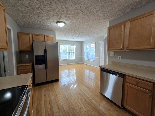 Building Photo - Grays Creek 4 Bedroom, 2 Bath with 2 Car G...