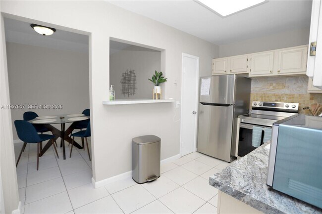 Building Photo - 1225 NE 136th Terrace