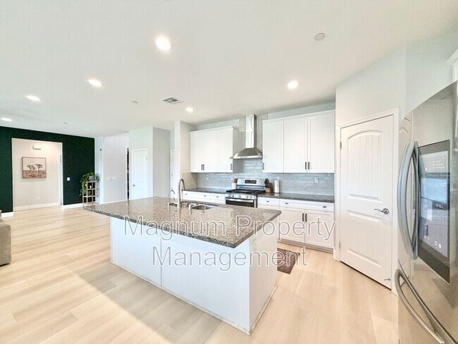 Building Photo - 34257 Swordfern Pl