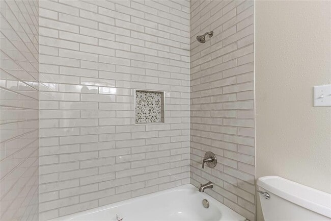 Building Photo - 725 Cedarwood Dr