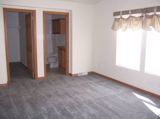 Building Photo - 3 Bed 2 Bath Duplex in Milliken with Overs...