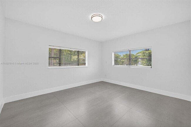Building Photo - 17150 NE 18th Ave