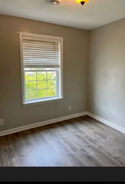 Building Photo - 75 S Maiden St