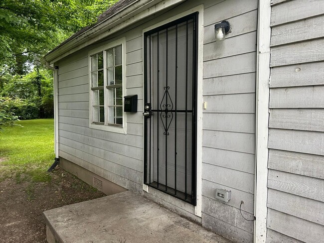 Primary Photo - 1745 Edward Ave