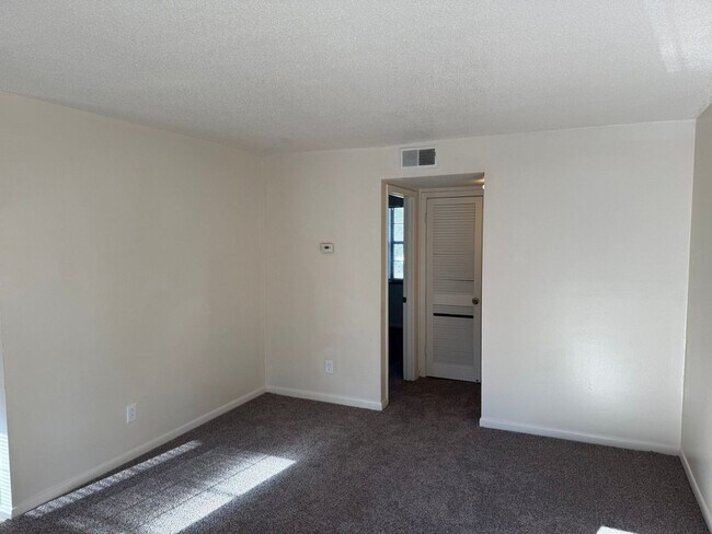 Building Photo - 4409 Bruhin Rd