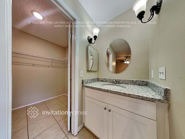 Building Photo - 419 Forest Oak Dr