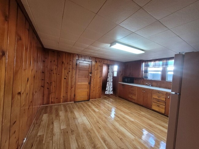 Building Photo - 2120 Russell Ave
