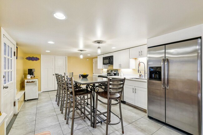 Building Photo - 3BD/3BA Unit on Corner Lot in Treme