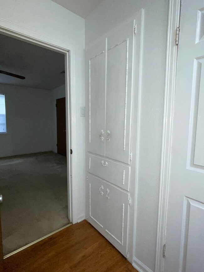 Building Photo - Spacious Home in Country Club Estates
