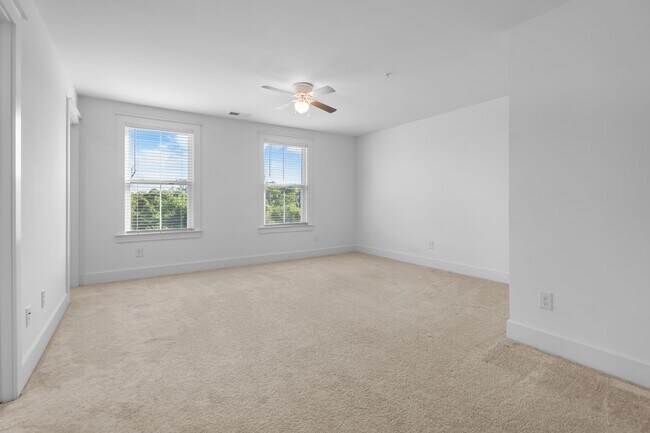 Building Photo - 235 Southmen Ln