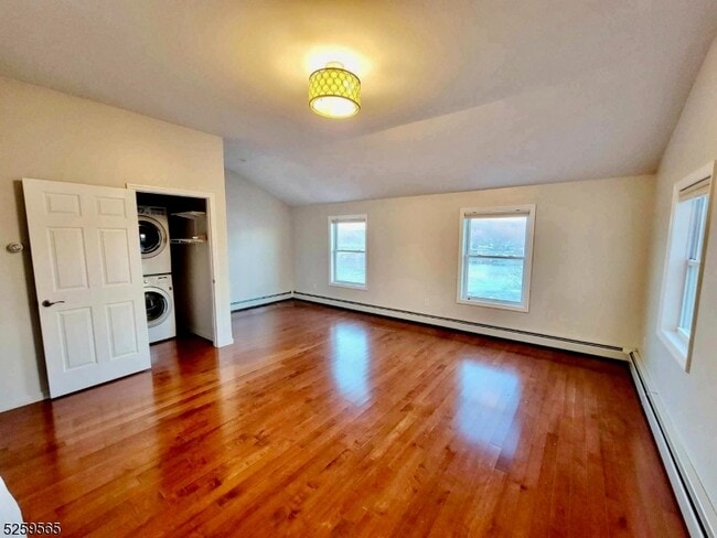 Building Photo - 15 S Lakeside Ave