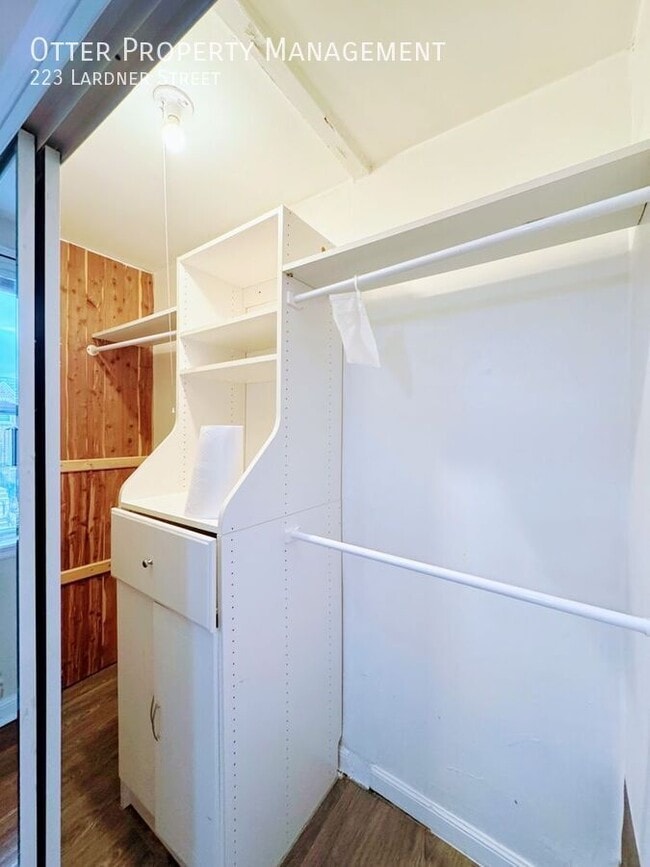 Building Photo - 223 Lardner St