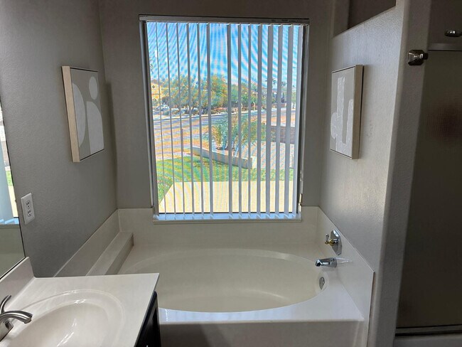 Building Photo - 13717 N 80th Ave