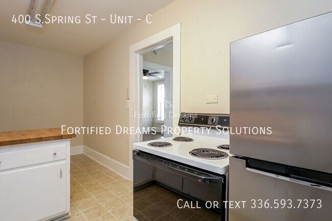 Building Photo - 400 S.Spring St - Unit-C
