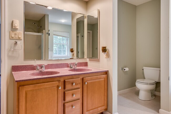 Building Photo - 80 Hillbrook Dr