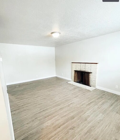 Building Photo - 31 W 1600 N