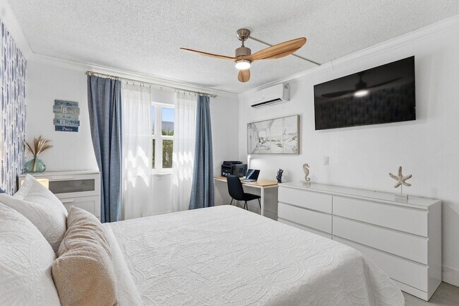 Building Photo - 3000 Riomar St