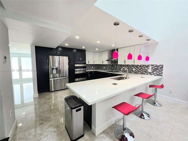 Building Photo - 310 Poinciana Island Dr