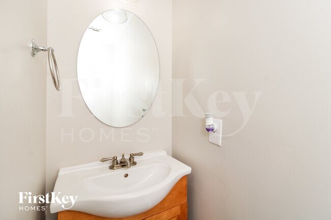 Building Photo - 5630 Poplar Hill Ct