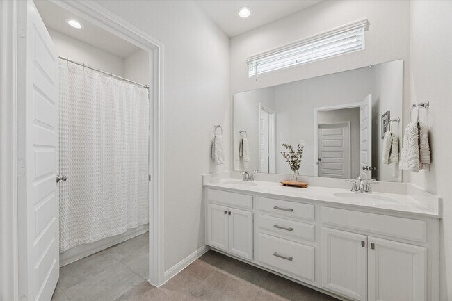 Building Photo - 9804 Rugged Oaks Dr